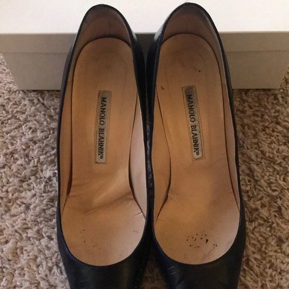 Manolo Blahnik Pointed Toe Perforated Black Pumps - Picture 2 of 6